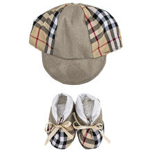 MINISET NEONATO CON SALOPETTE + SCARPETTE E CAPPELLINO 