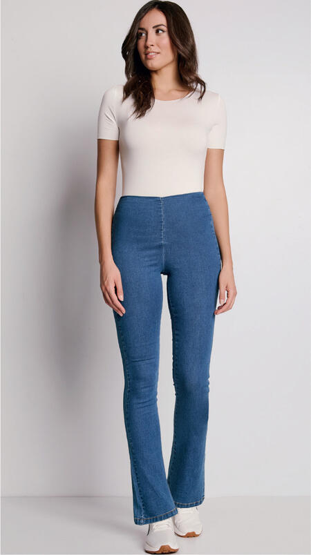 jeans-donna-leggero-con-vestibilita-a-zampa