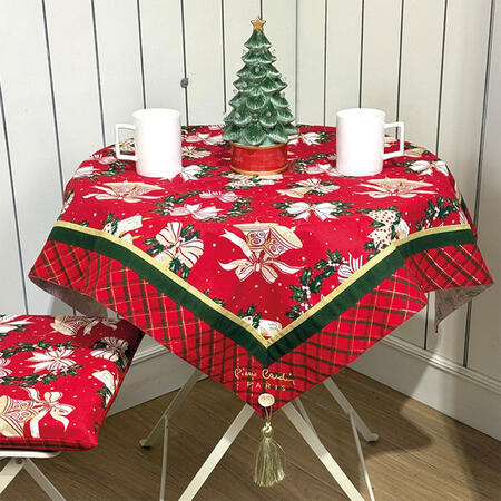 centrotavola-natalizio-cotone-stampato-cm-90x90-con-nappine