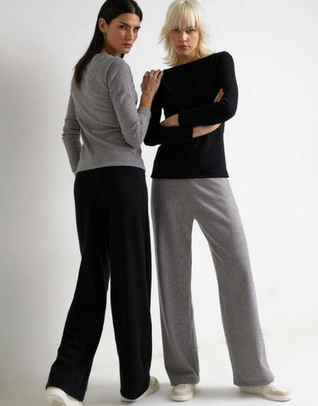 pantalone-donna-a-coste-ampio-e-comodo-effetto-maglia