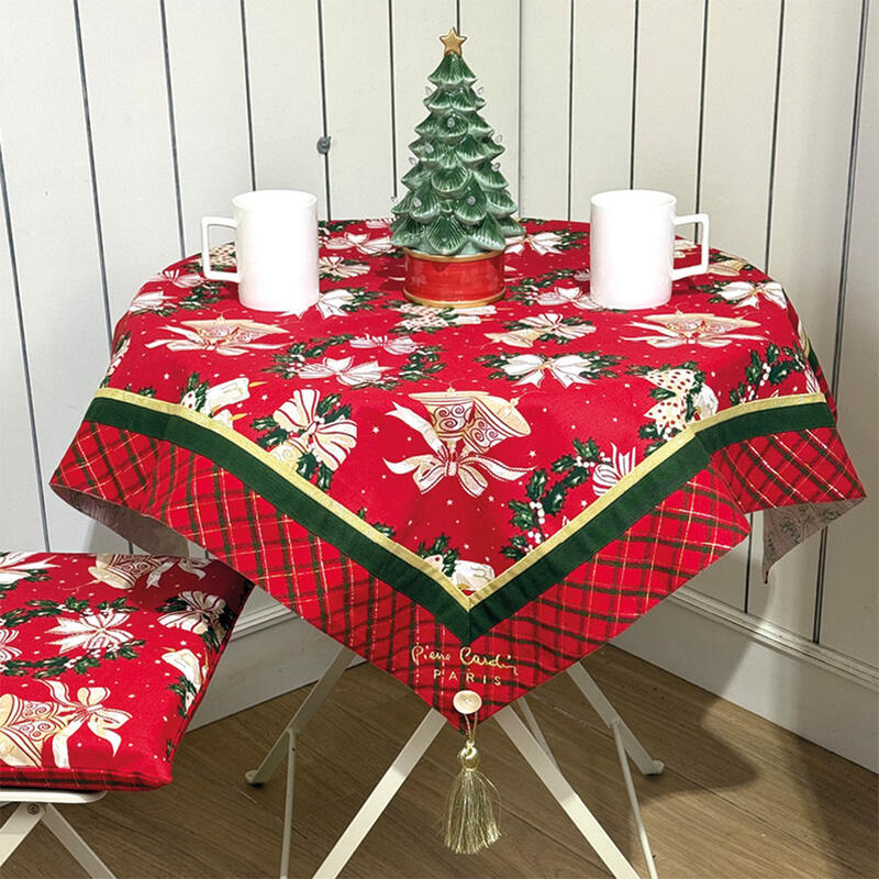 CENTROTAVOLA NATALIZIO COTONE STAMPATO CM 90X90 CON NAPPINE Gruppo Maccarrone Ingrosso Abbilgiamento e Biancheria