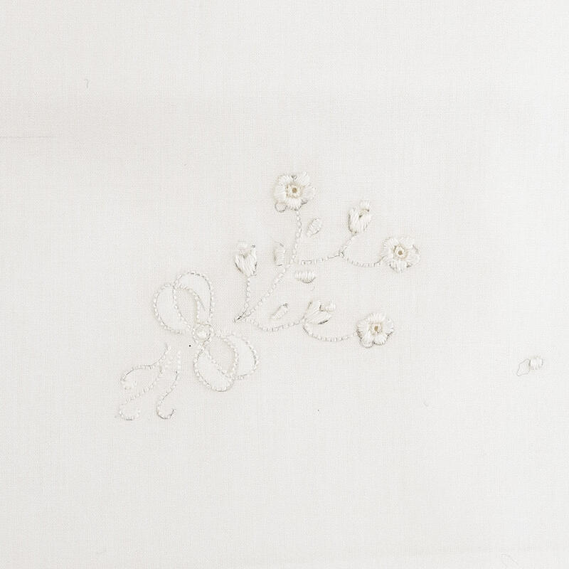 LENZUOLINO CULLA RICAMO A MANO Gruppo Maccarrone Ingrosso Abbilgiamento e Biancheria