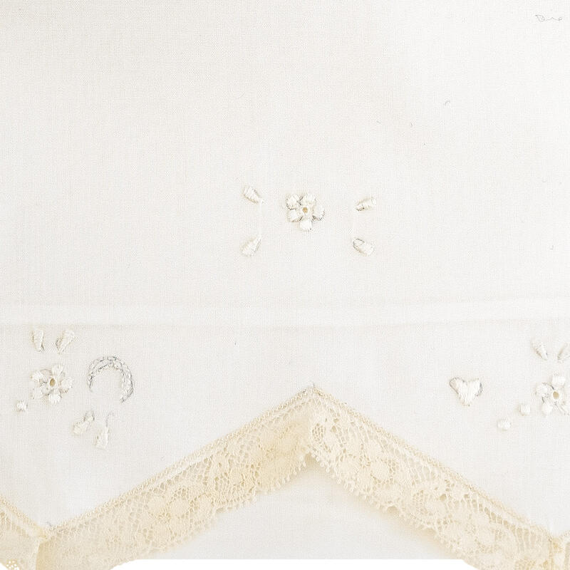 LENZUOLINO CULLA RICAMO A MANO E PIZZO VALENCIENNES Gruppo Maccarrone Ingrosso Abbilgiamento e Biancheria